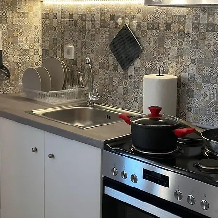 Ionian ليكسوري